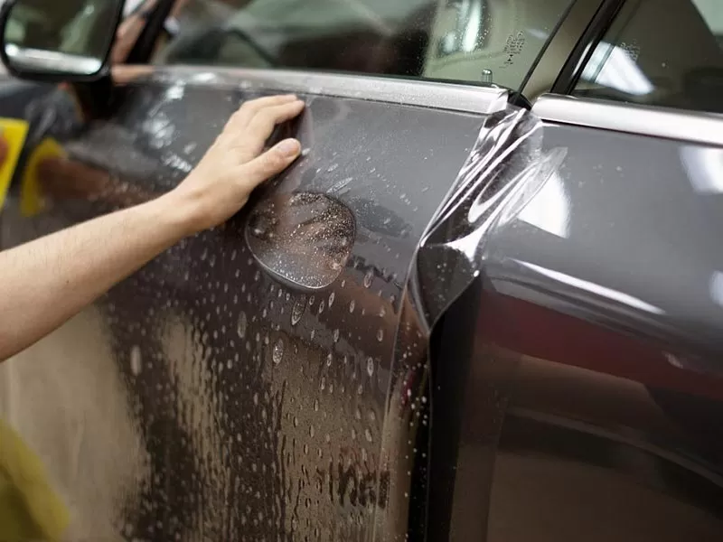 Как обклеить ручки дверей пленкой - 88 фото