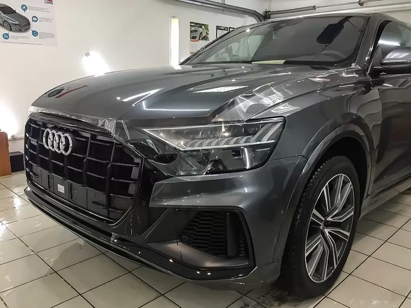 Ауди Q8 Серая