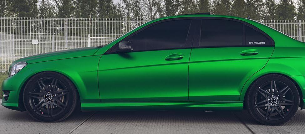 Оклейка авто зеленой пленкой