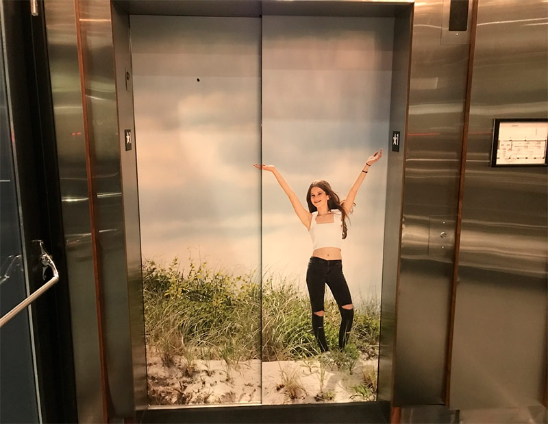 Оклейка лифтов пленкой